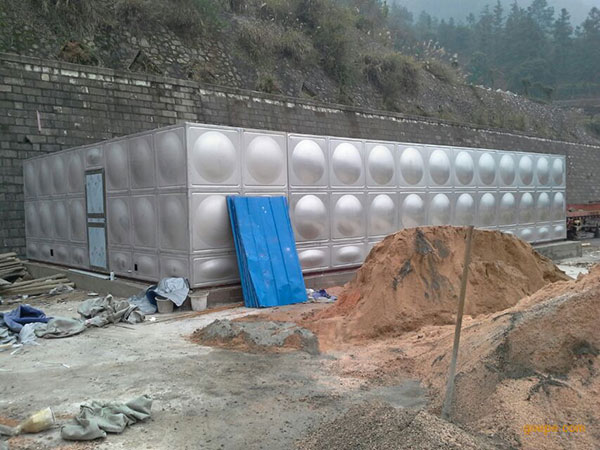 End of Stainless steel water storage tank installation