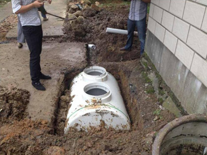 Fiberglass septic tank partition