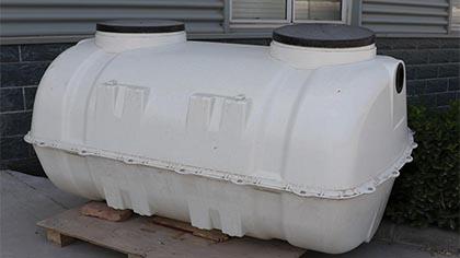 Fiberglass septic tanks are composed of fiberglass material.