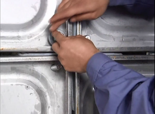 tighten the bolt of sectional steel water tank